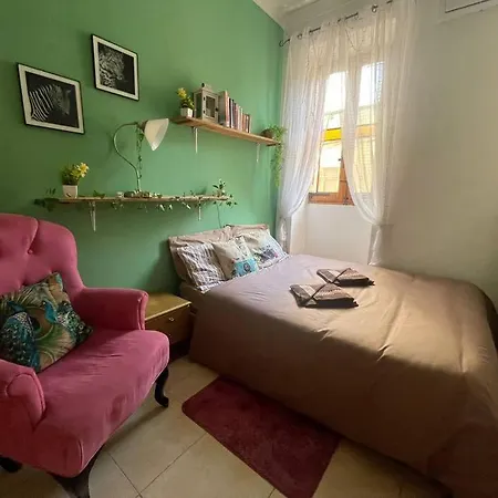 Cool - 2 Minutes From Sea