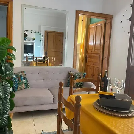 Cool - 2 Minutes From Sea