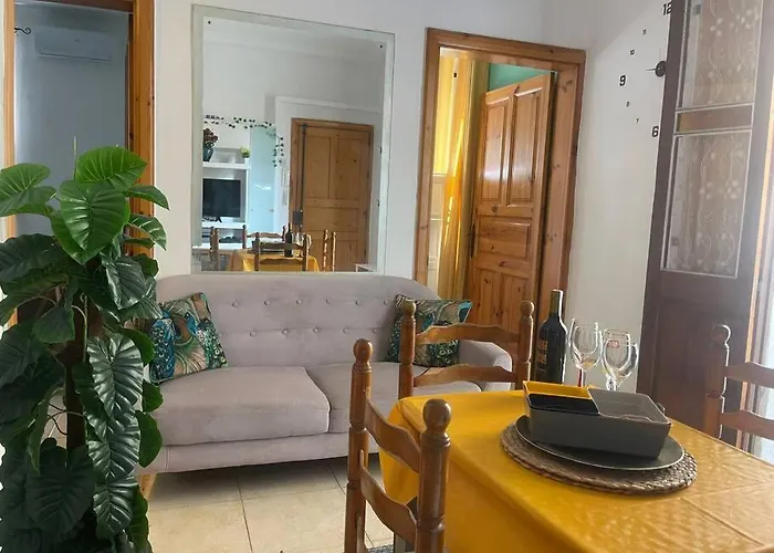 Cool - 2 Minutes From Sea